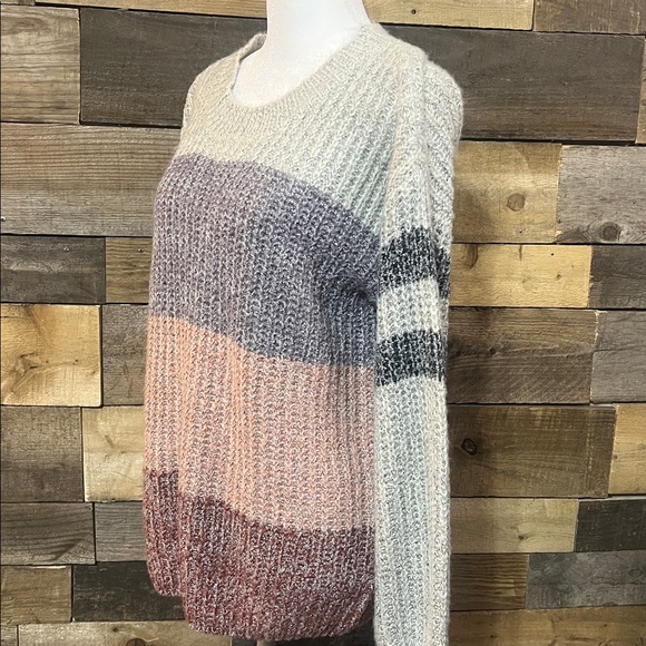 Heartloom Long Sleeve Knit sweater Medium Gray Mauve peach stripe - Picture 2 of 12